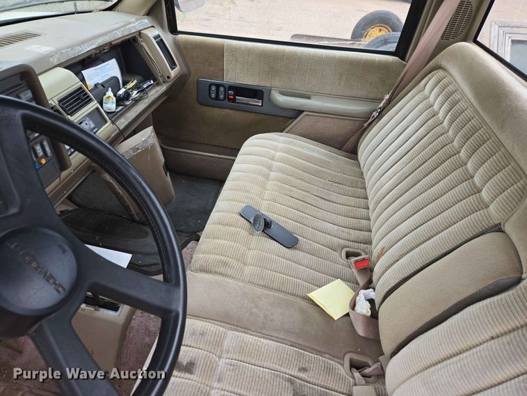 image for item ER1720 1990 Chevrolet K1500 pickup truck