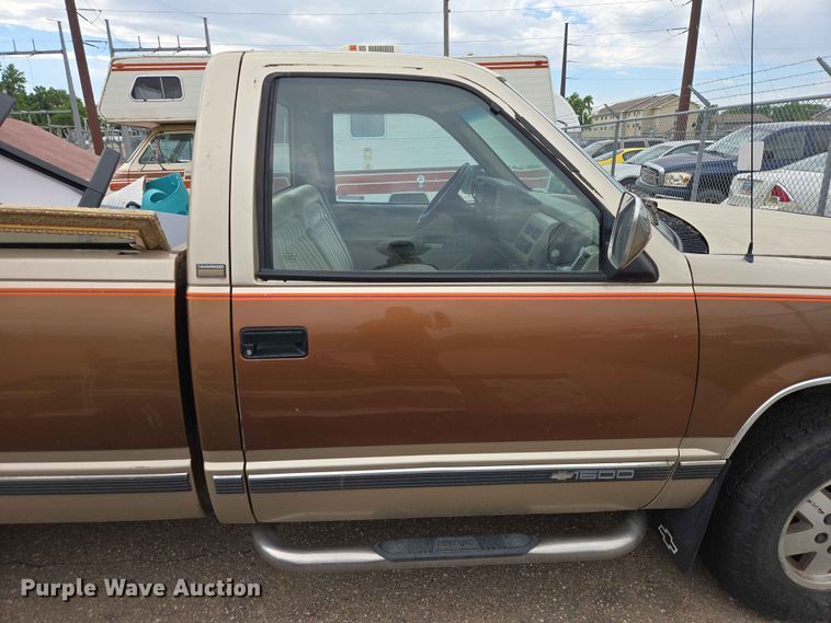 image for item ER1720 1990 Chevrolet K1500 pickup truck