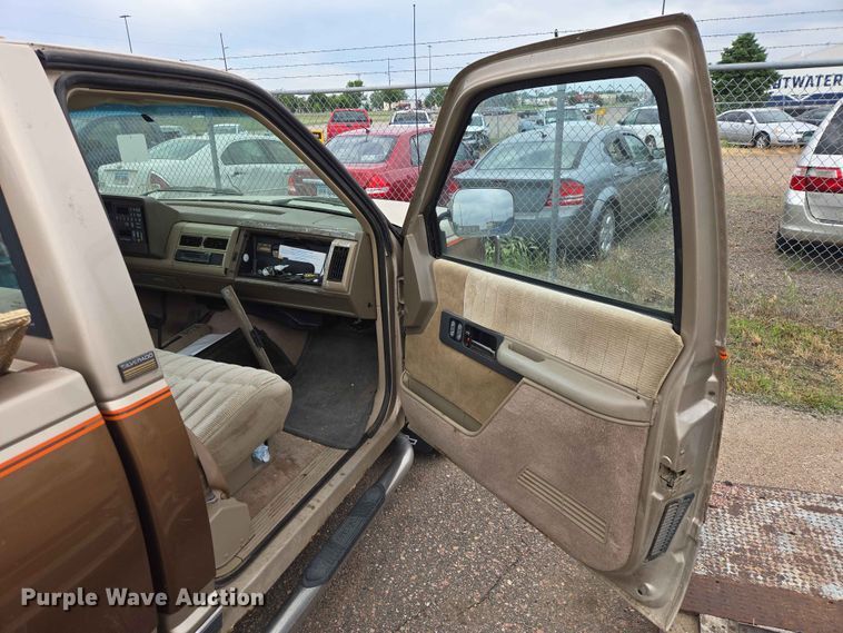 image for item ER1720 1990 Chevrolet K1500 pickup truck