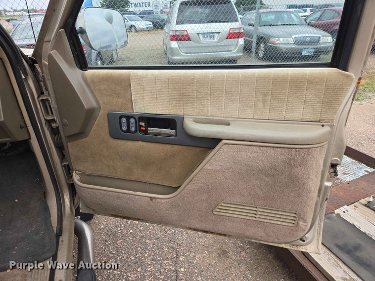 image for item ER1720 1990 Chevrolet K1500 pickup truck