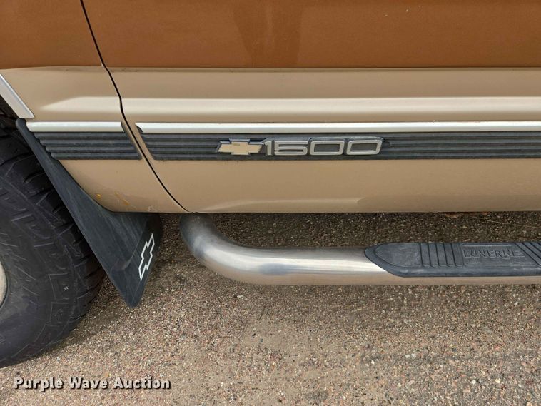 image for item ER1720 1990 Chevrolet K1500 pickup truck