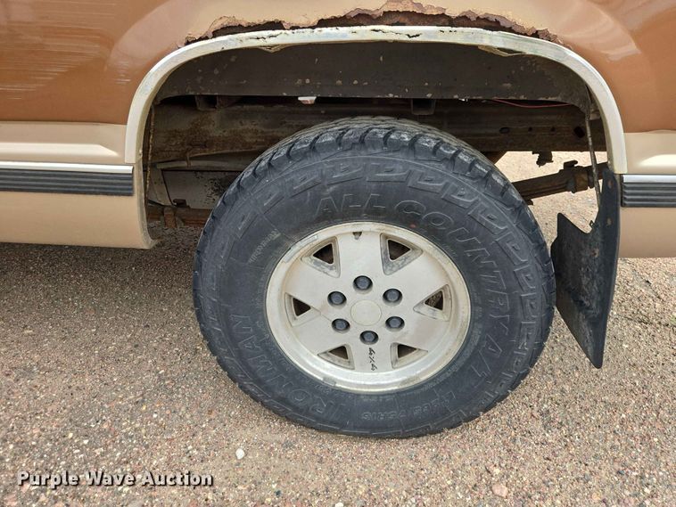image for item ER1720 1990 Chevrolet K1500 pickup truck