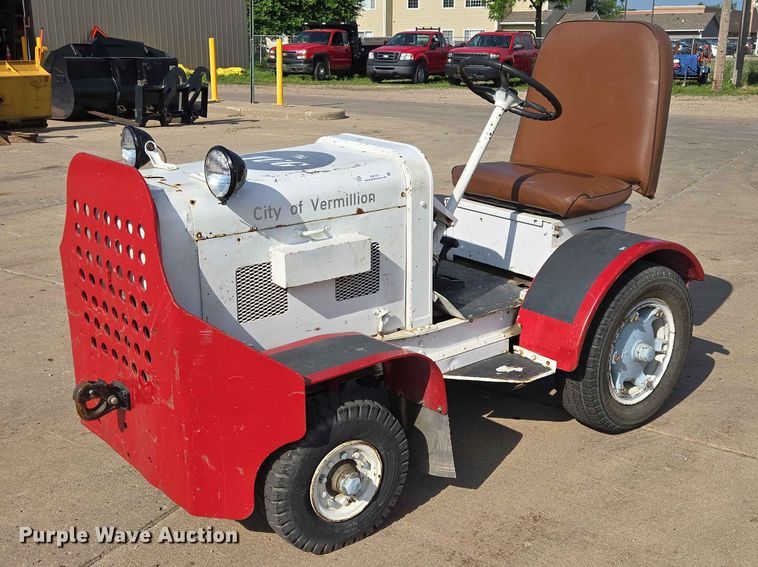 image for item ER1721 Clarktor Clarktor-21 baggage tug