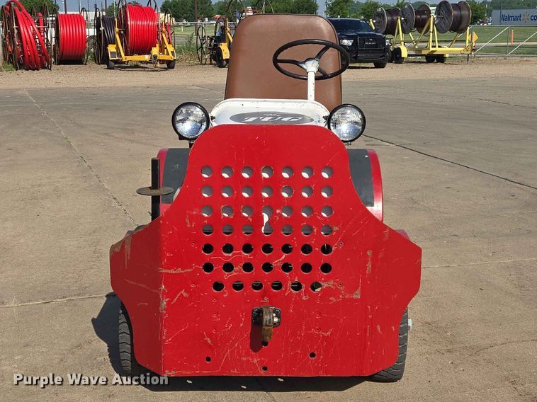 image for item ER1721 Clarktor Clarktor-21 baggage tug