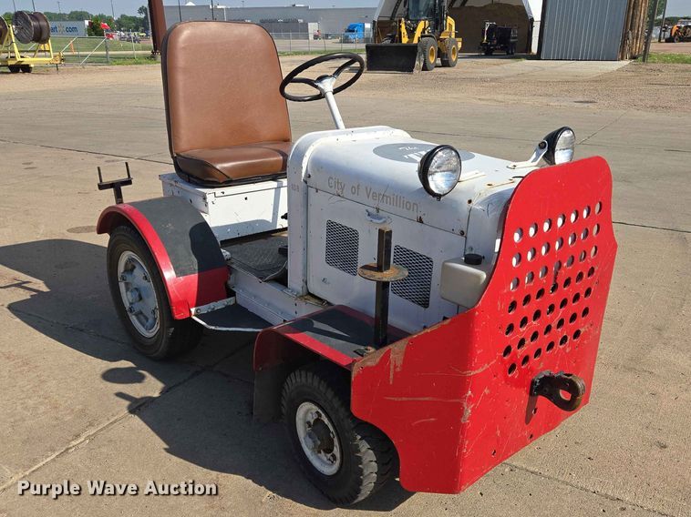 image for item ER1721 Clarktor Clarktor-21 baggage tug