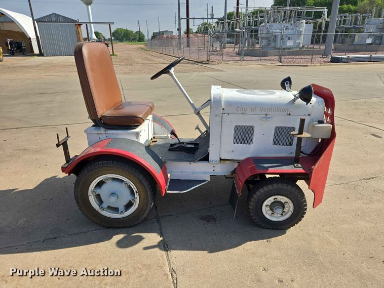 image for item ER1721 Clarktor Clarktor-21 baggage tug