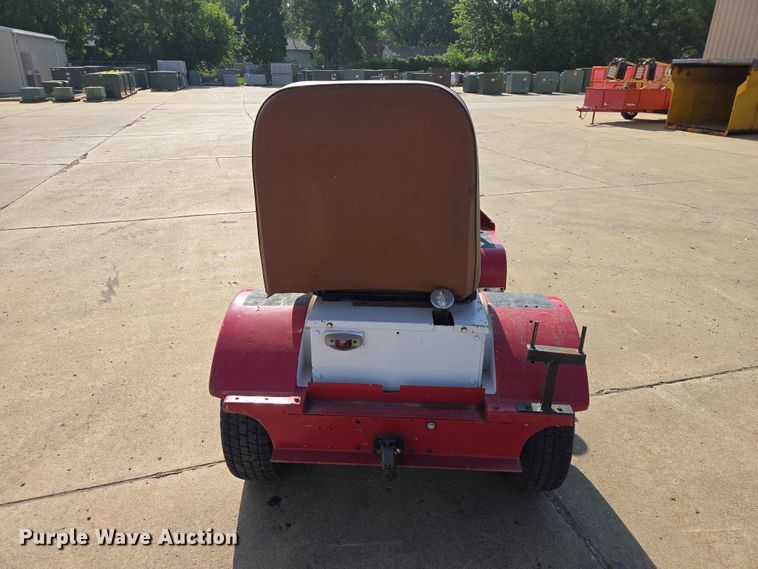 image for item ER1721 Clarktor Clarktor-21 baggage tug