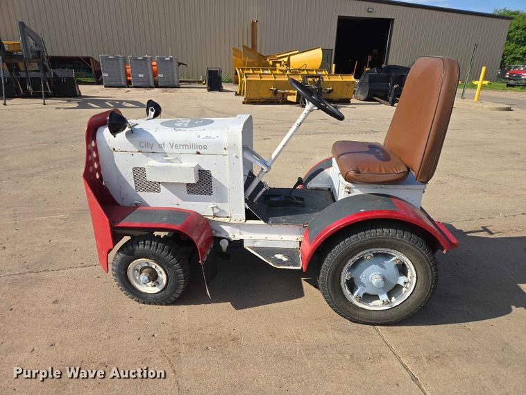 image for item ER1721 Clarktor Clarktor-21 baggage tug