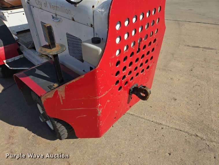 image for item ER1721 Clarktor Clarktor-21 baggage tug