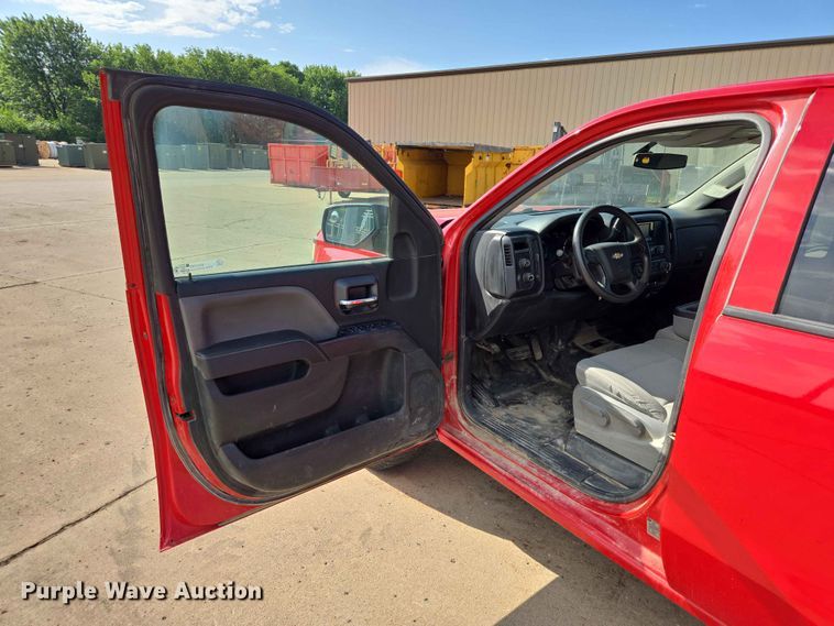 image for item ER1723 2015 Chevrolet Silverado 1500 Crew Cab pickup truck