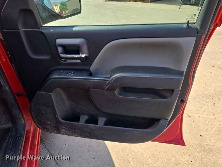 image for item ER1723 2015 Chevrolet Silverado 1500 Crew Cab pickup truck