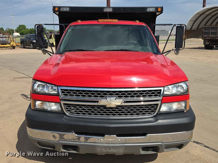 image for item ER1725 2005 Chevrolet Silverado 3500 dump bed pickup truck