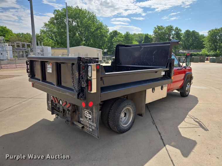 image for item ER1725 2005 Chevrolet Silverado 3500 dump bed pickup truck