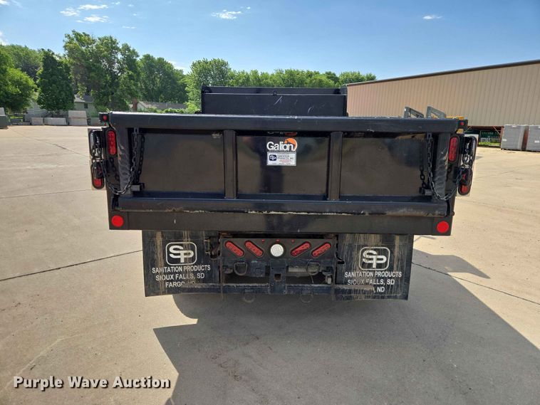 image for item ER1725 2005 Chevrolet Silverado 3500 dump bed pickup truck