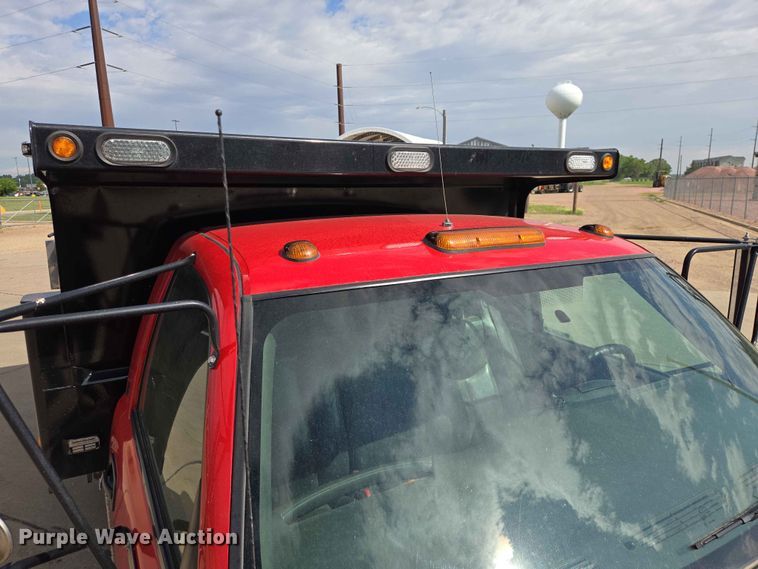 image for item ER1725 2005 Chevrolet Silverado 3500 dump bed pickup truck