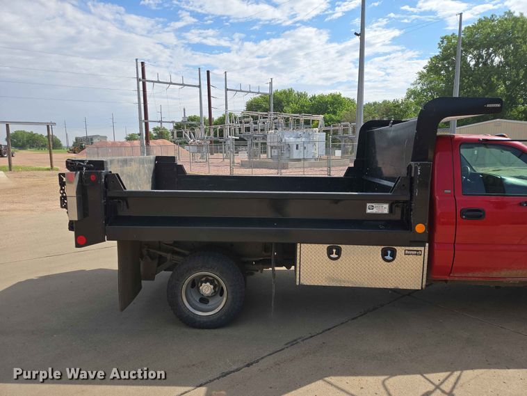 image for item ER1725 2005 Chevrolet Silverado 3500 dump bed pickup truck