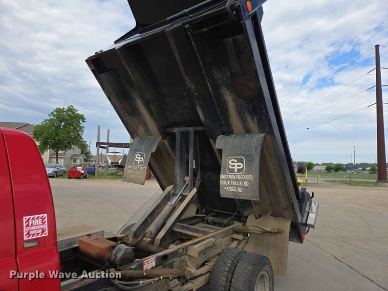 image for item ER1725 2005 Chevrolet Silverado 3500 dump bed pickup truck