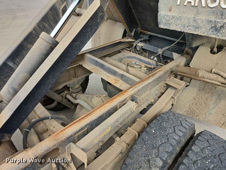 image for item ER1725 2005 Chevrolet Silverado 3500 dump bed pickup truck