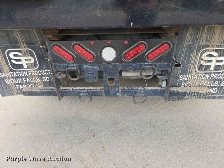 image for item ER1725 2005 Chevrolet Silverado 3500 dump bed pickup truck