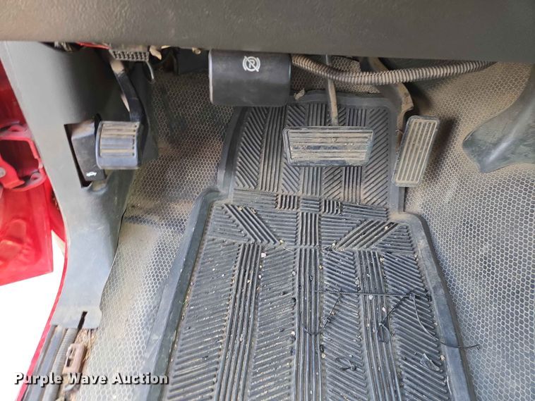 image for item ER1725 2005 Chevrolet Silverado 3500 dump bed pickup truck