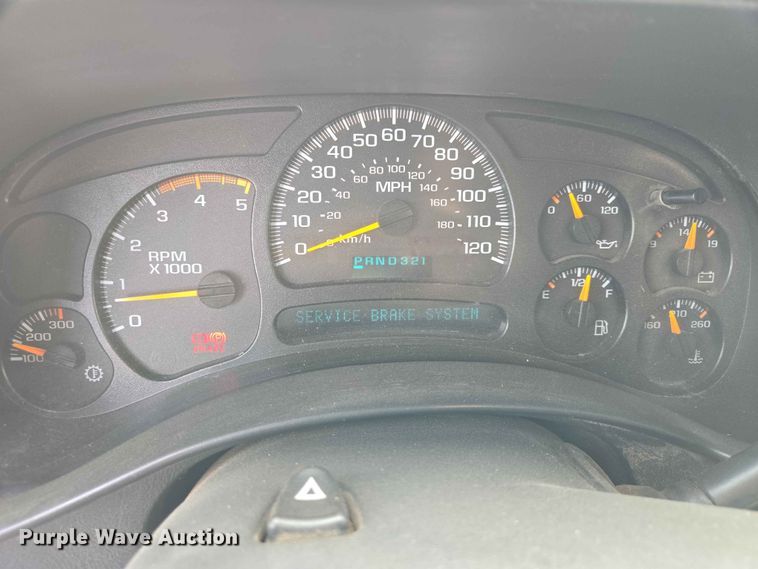 image for item ER1725 2005 Chevrolet Silverado 3500 dump bed pickup truck