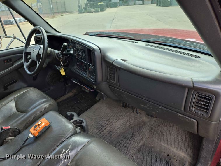 image for item ER1725 2005 Chevrolet Silverado 3500 dump bed pickup truck