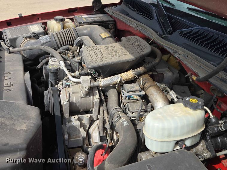 image for item ER1725 2005 Chevrolet Silverado 3500 dump bed pickup truck