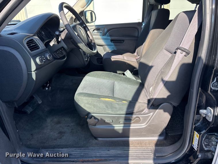 image for item ER3037 2011 Chevrolet Tahoe Police SUV
