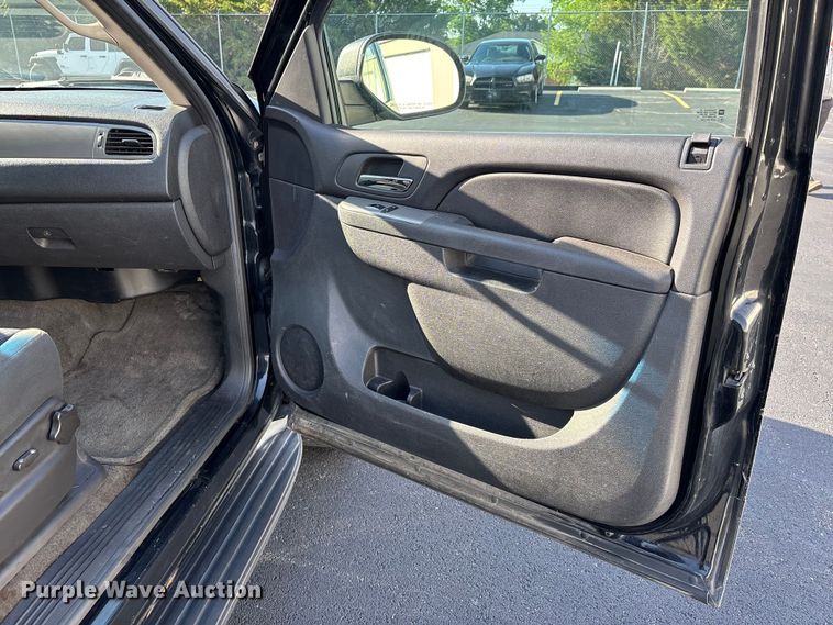 image for item ER3037 2011 Chevrolet Tahoe Police SUV