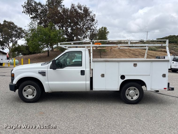 image for item ER7625 2009 Ford F250 Super Duty utility bed pickup truck