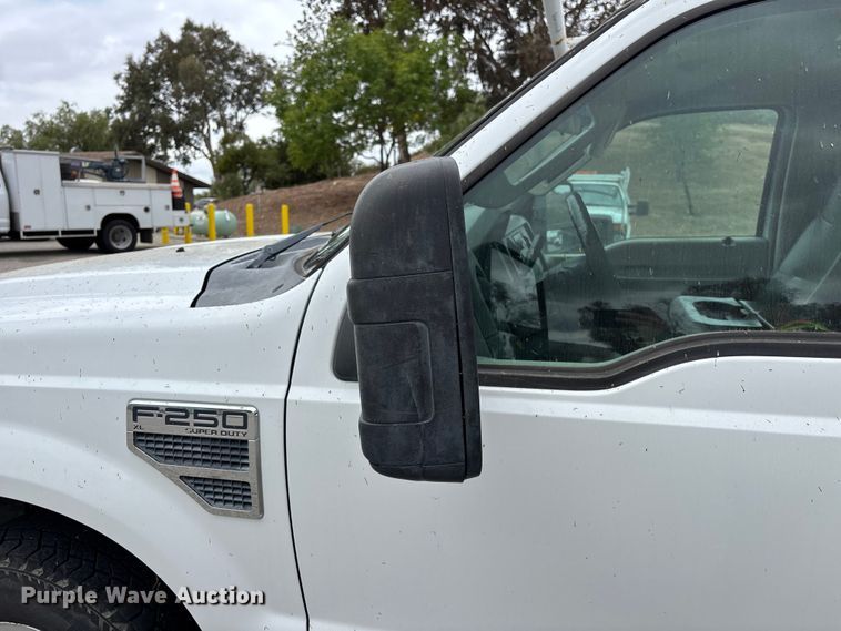 image for item ER7625 2009 Ford F250 Super Duty utility bed pickup truck