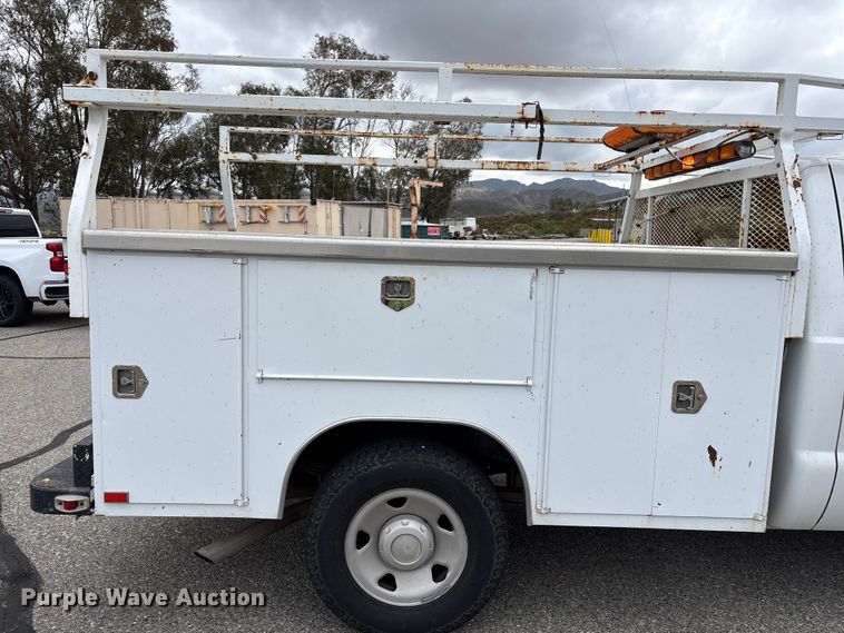 image for item ER7625 2009 Ford F250 Super Duty utility bed pickup truck