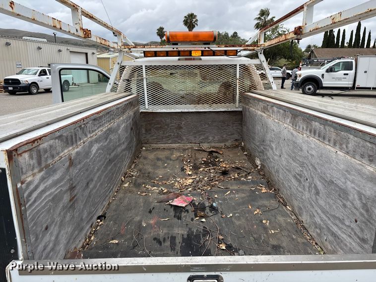 image for item ER7625 2009 Ford F250 Super Duty utility bed pickup truck