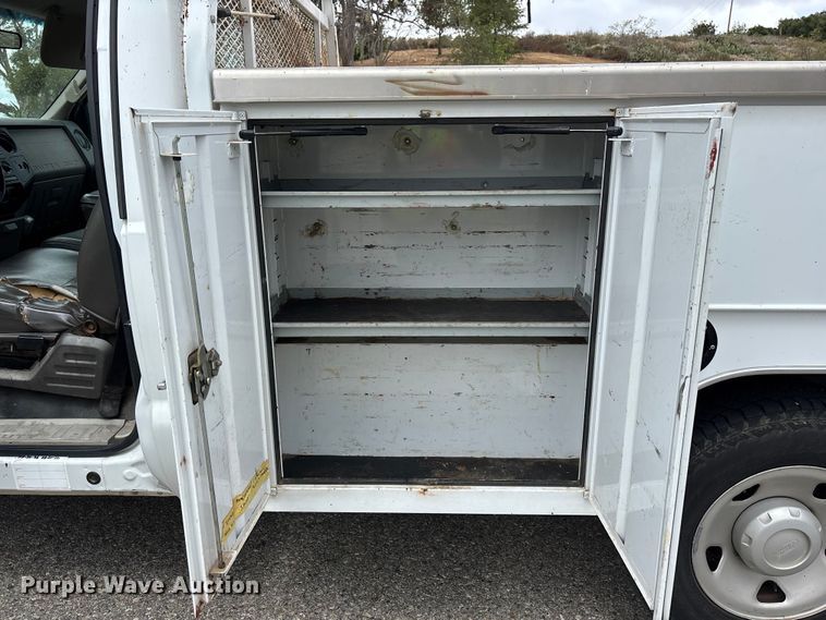 image for item ER7625 2009 Ford F250 Super Duty utility bed pickup truck