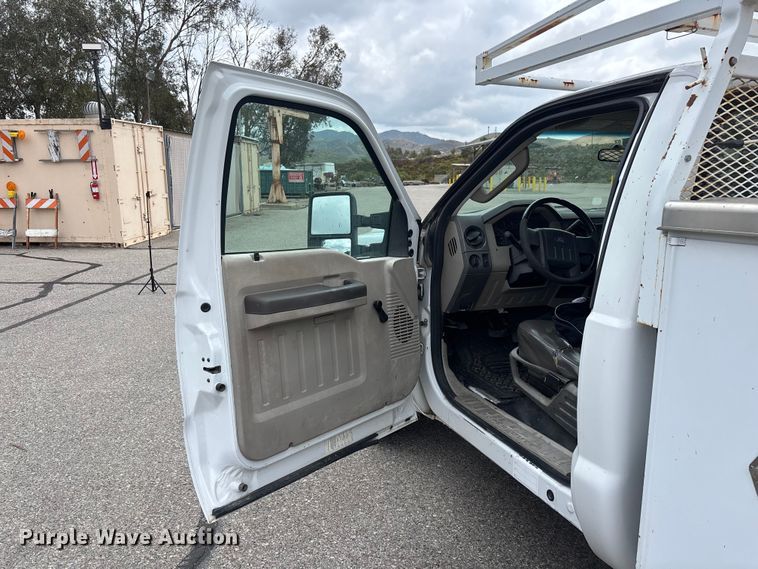 image for item ER7625 2009 Ford F250 Super Duty utility bed pickup truck