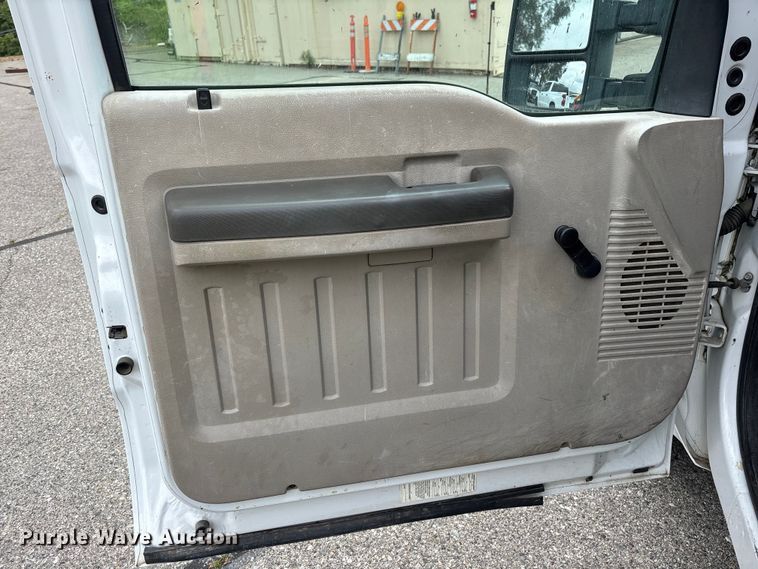 image for item ER7625 2009 Ford F250 Super Duty utility bed pickup truck