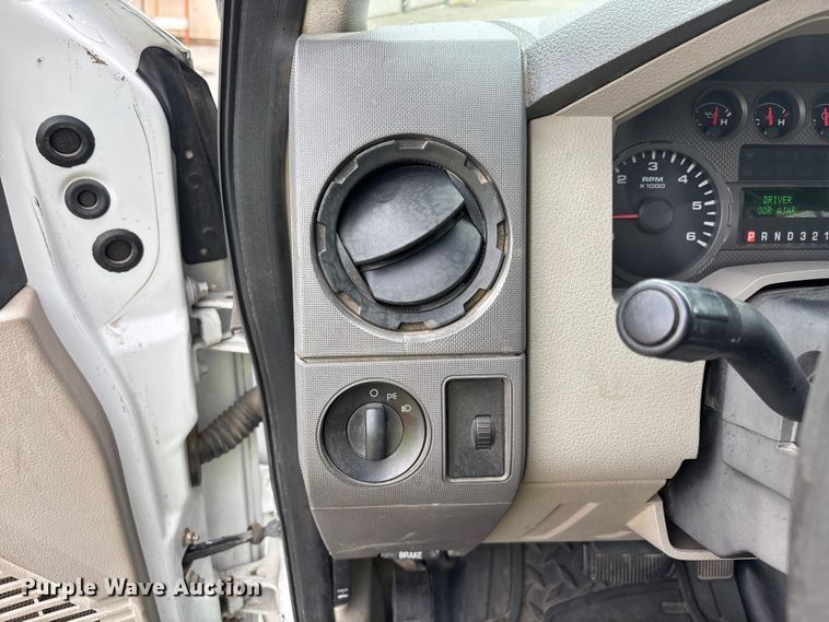 image for item ER7625 2009 Ford F250 Super Duty utility bed pickup truck