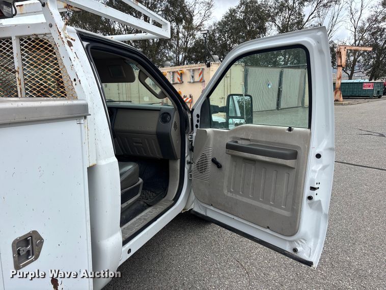 image for item ER7625 2009 Ford F250 Super Duty utility bed pickup truck