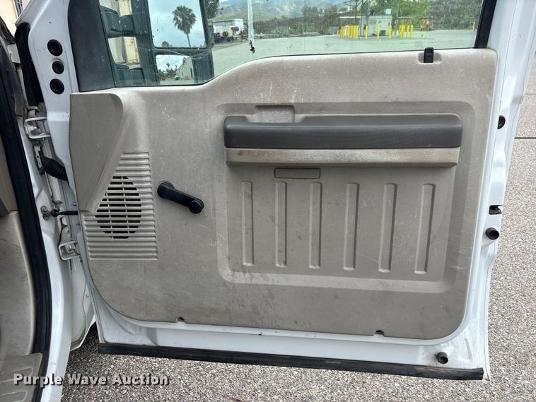 image for item ER7625 2009 Ford F250 Super Duty utility bed pickup truck