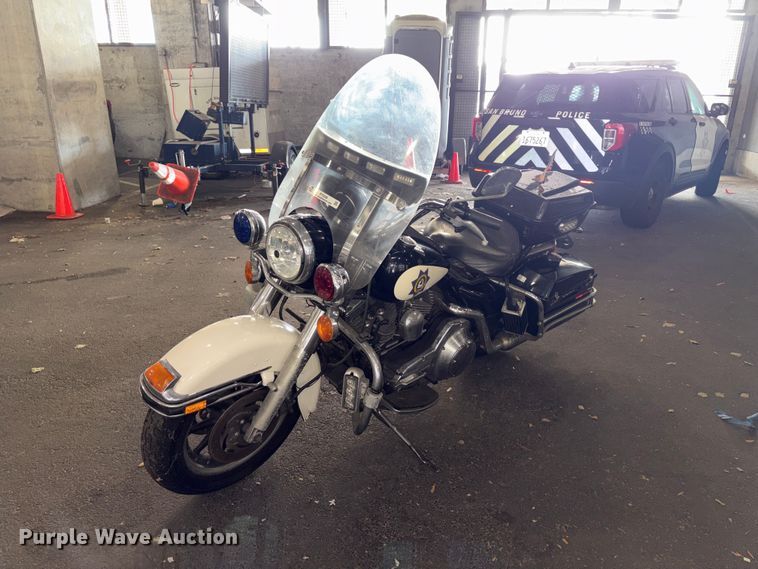 image for item ET0528 2005 Harley-Davidson Police Road King motorcycle