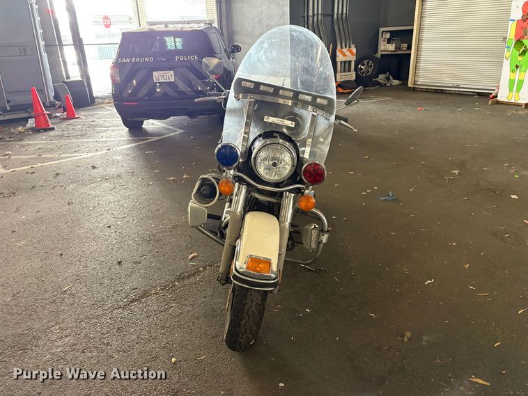 image for item ET0528 2005 Harley-Davidson Police Road King motorcycle