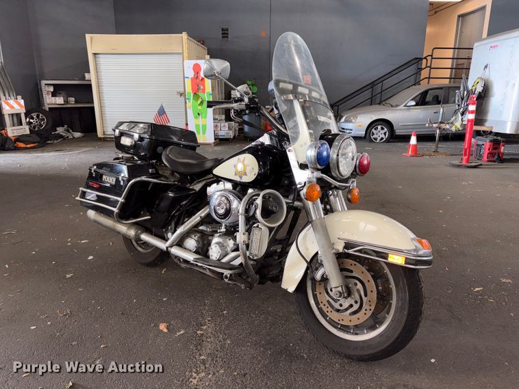 image for item ET0528 2005 Harley-Davidson Police Road King motorcycle