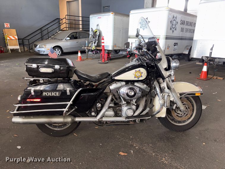 image for item ET0528 2005 Harley-Davidson Police Road King motorcycle