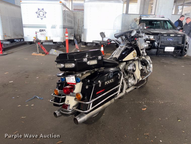 image for item ET0528 2005 Harley-Davidson Police Road King motorcycle