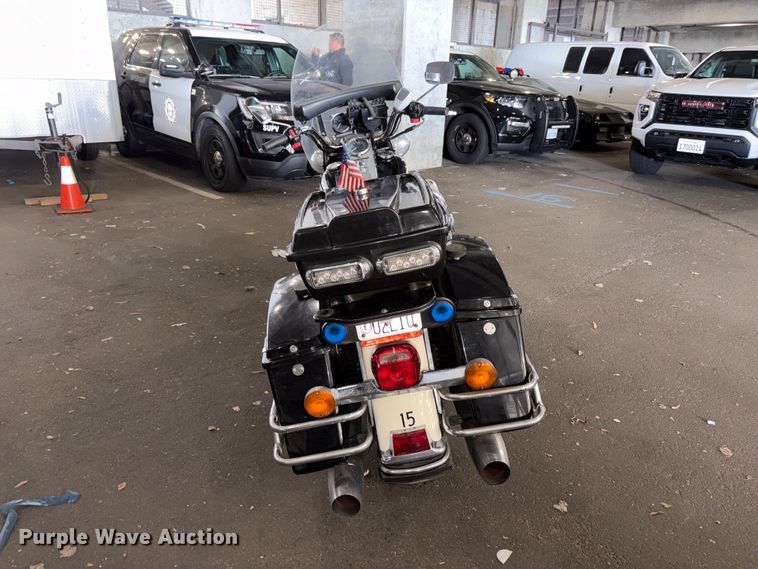 image for item ET0528 2005 Harley-Davidson Police Road King motorcycle