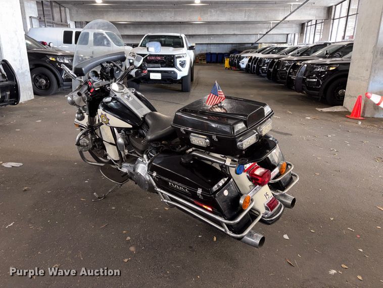 image for item ET0528 2005 Harley-Davidson Police Road King motorcycle
