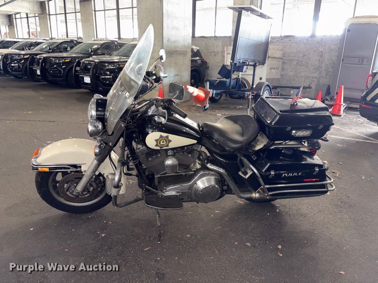 image for item ET0528 2005 Harley-Davidson Police Road King motorcycle