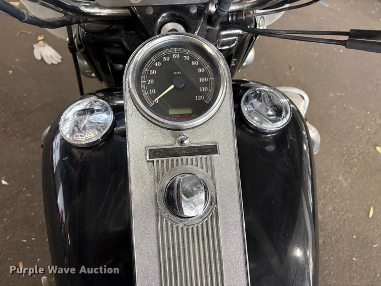 image for item ET0528 2005 Harley-Davidson Police Road King motorcycle