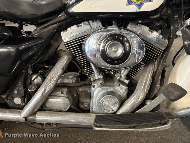 image for item ET0528 2005 Harley-Davidson Police Road King motorcycle