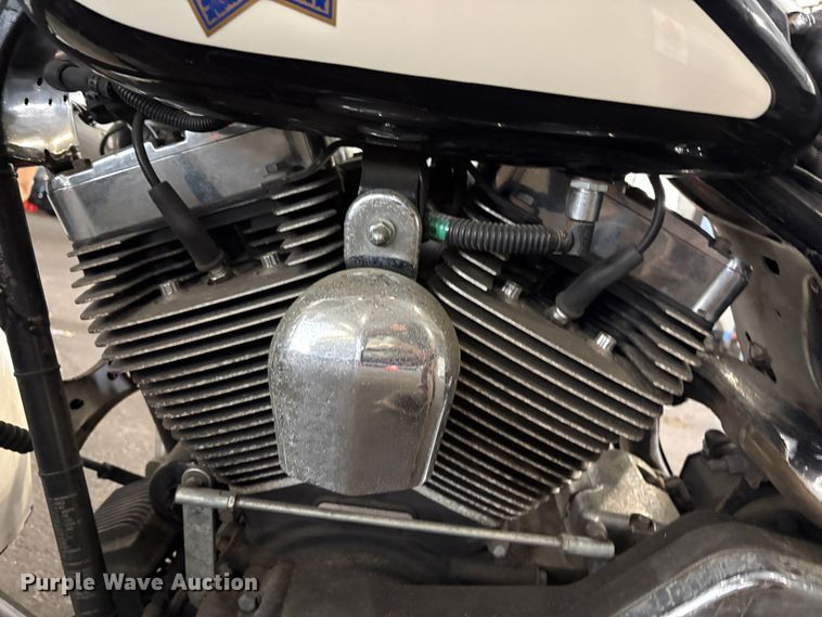 image for item ET0528 2005 Harley-Davidson Police Road King motorcycle
